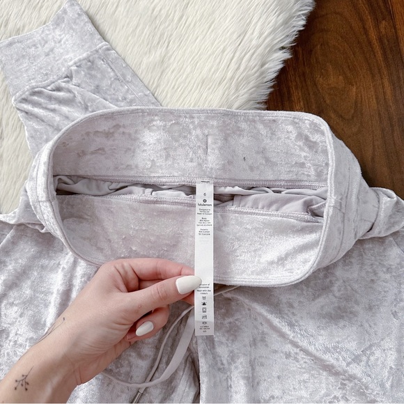 Lululemon Ready to Crush Jogger in Chrome - Picture 7 of 11